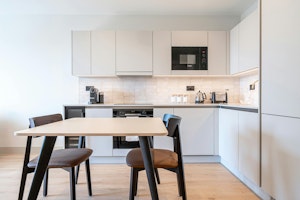 Colindale Chic image 11