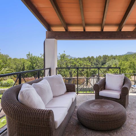 Sip a morning cup of coffee on the roofterrace, soaking in those countryside views