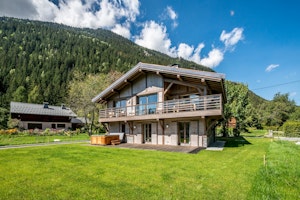 Chic Chalet image 1