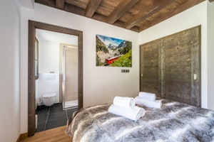 Chic Chalet image 2
