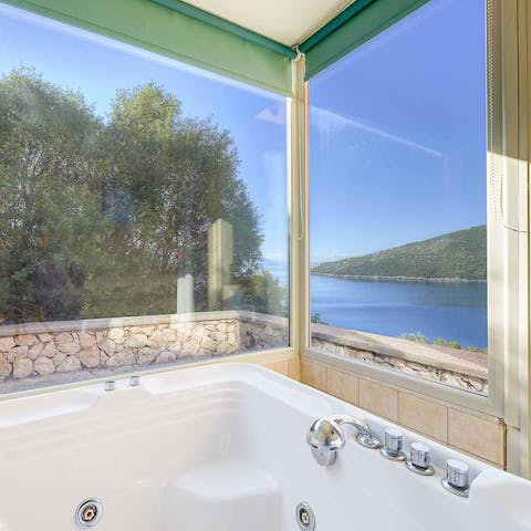 Bathe with a view after a day at the beach in the Jacuzzi bathtub