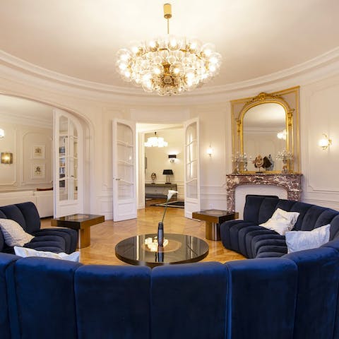 Make this the meeting point for evening apéritifs