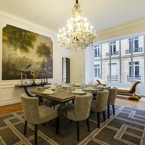 Lay the table for a glamourous dinner party