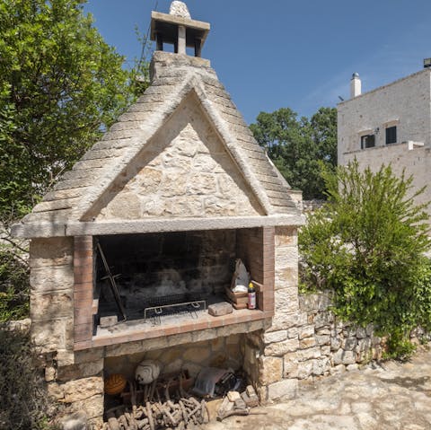 Try your hand at making pizza and dine alfresco