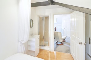 A Whitby Retreat image 6