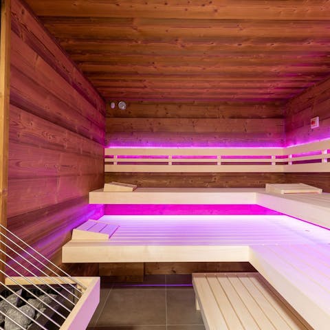 Kick off your ski boots and treat your muscles to a relaxing session in the communal sauna