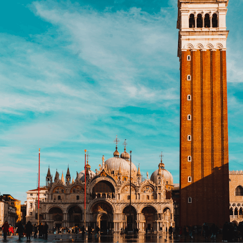 Make the most out of your location, just moments away from San Marco and the Grand Canal 