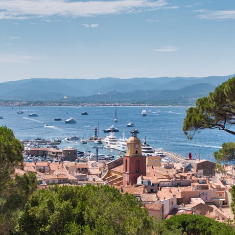 Stay in buzzing Saint-Tropez, just a 400m stroll from the sea
