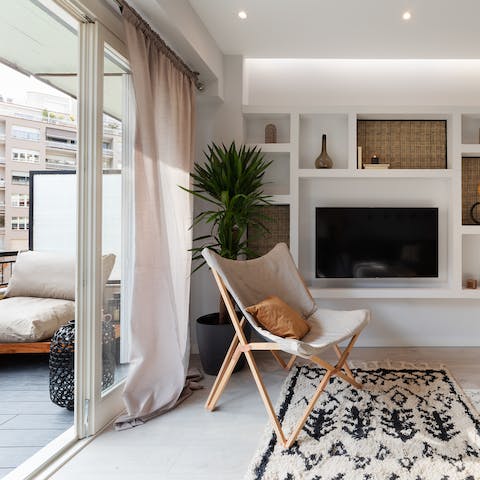 Chill out in the laid-back apartment or with a tipple on the balcony
