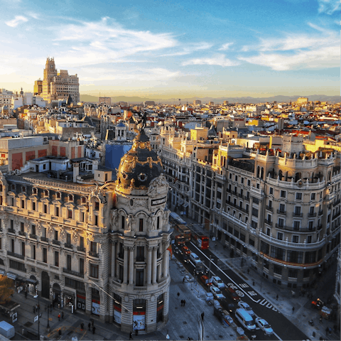 Take full advantage of the prime location, with the iconic Gran Via a twenty-minute walk away 