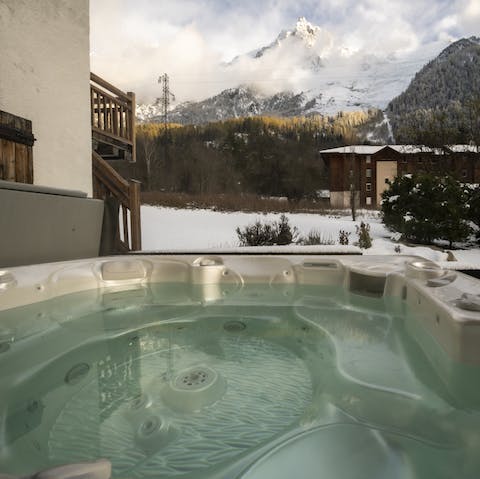 Sit back and admire the mountains from your hot tub