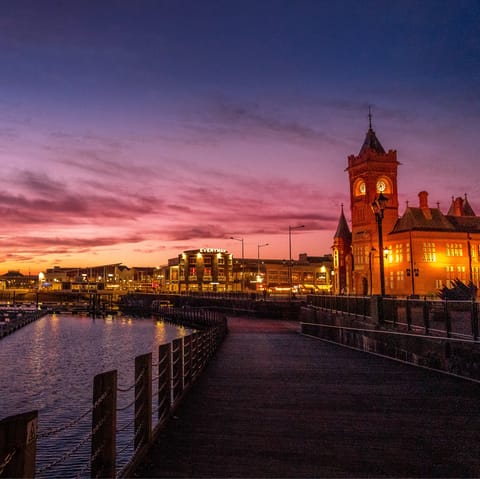 Explore Cardiff and its bars, restaurants, and museums with ease – you're just a seven-minute walk to the castle