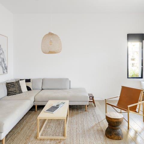 Clear your mind among the minimalist surroundings of the apartment