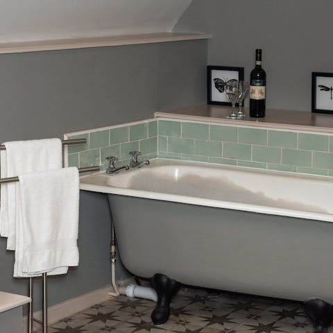 Pour yourself a glass and soothe your aching muscles in the freestanding tub