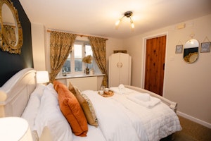 An English Charmer image 7