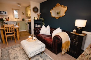 An English Charmer image 6