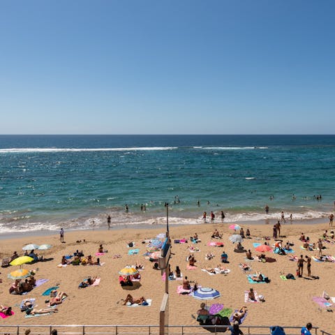 Walk under a minute to get to the golden sands of La Canteras Beach – do some snorkelling or simply bask in the Gran Canarian sun