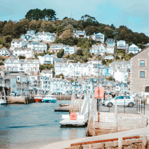 Discover South Cornwall's charming fishing villages and coastal towns – Looe is around thirty minutes' drive