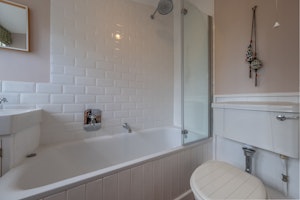 The Wool Weaver's Hideaway image 13