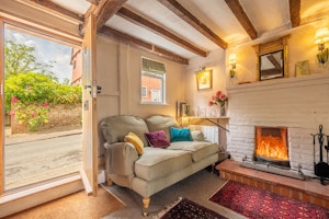 The Wool Weaver's Hideaway image 6