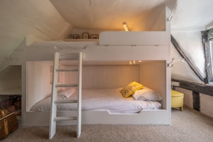 The Wool Weaver's Hideaway image 5