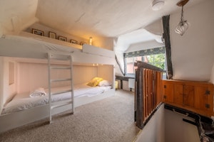 The Wool Weaver's Hideaway image 2