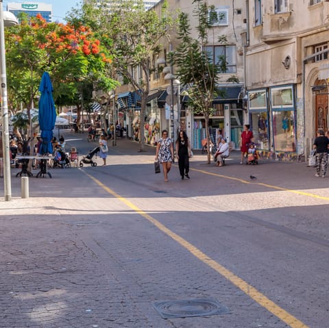 Stay close to the vibrant Nahalat Binyamin Street