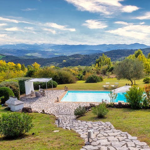 Tip-toe down to the glistening pool and garden while gazing out to the stunning countryside