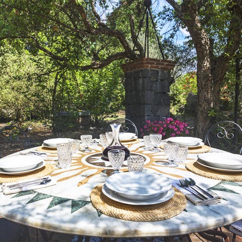 Dine alfresco in the gorgeous garden surrounded by nature