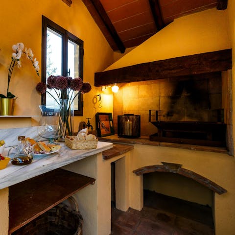 Cook a tasty pizza in the wood-fired oven