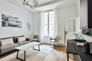 Cosmopolitan Abode image 12