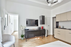 Cosmopolitan Abode image 10