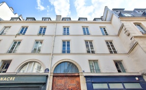 Cosmopolitan Abode image 9