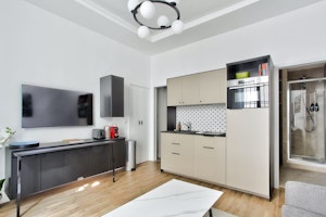 Cosmopolitan Abode image 4