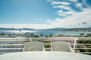Bay of Cannes Vistas image 1