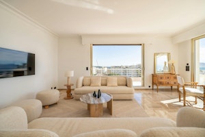 Bay of Cannes Vistas image 15