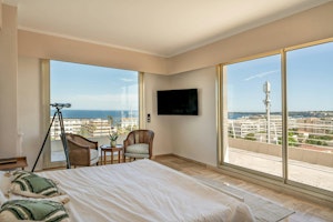 Bay of Cannes Vistas image 13