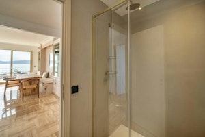 Bay of Cannes Vistas image 11