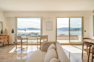 Bay of Cannes Vistas image 7