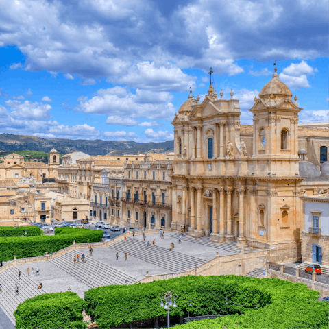 Stay in the heart of the beautiful Baroque city of Noto 