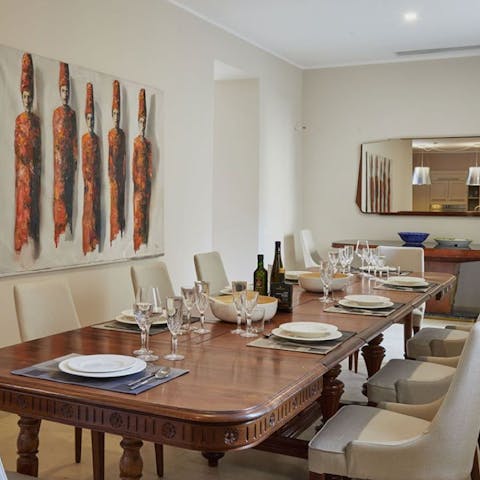 Organise delicious family feasts in the elegant dining area 