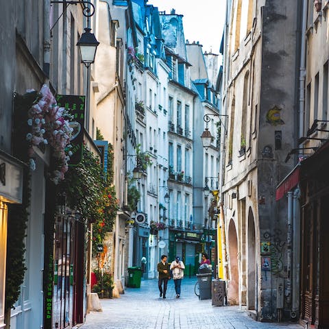 Stay in the heart of the Marais district within walking distance from shops, bars and restaurants