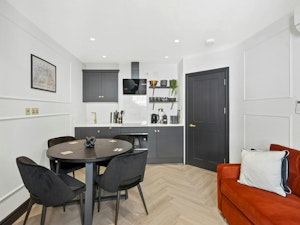 Mayfair Perch image 13