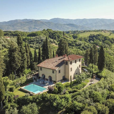 Be surrounded  by the picturesque Tuscan countryside