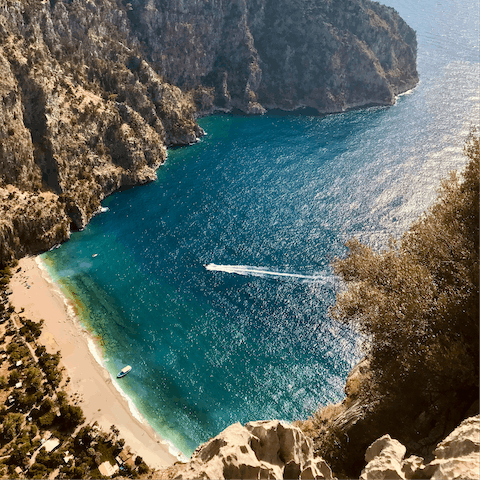 Hop in the car for days visiting the historic town of Fethiye, the sparkling beaches of Ölüdeniz, andthe bustling bars of Hisarönü