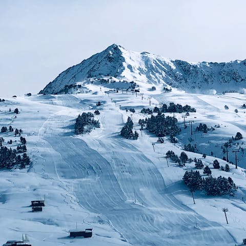 Spend your days on the slopes of the Baqueira-Beret resort and take advantage of its diverse après ski scene