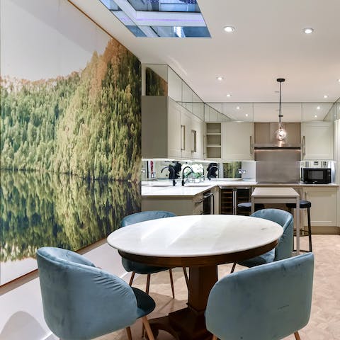 Enjoy breakfast with a backdrop in the contemporary kitchen