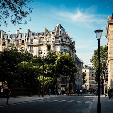 Fall in love with the charming Parisian streets in the 2nd Arrondissement