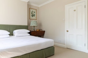 Kensington Charmer image 14