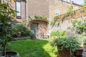 Kensington Charmer image 13